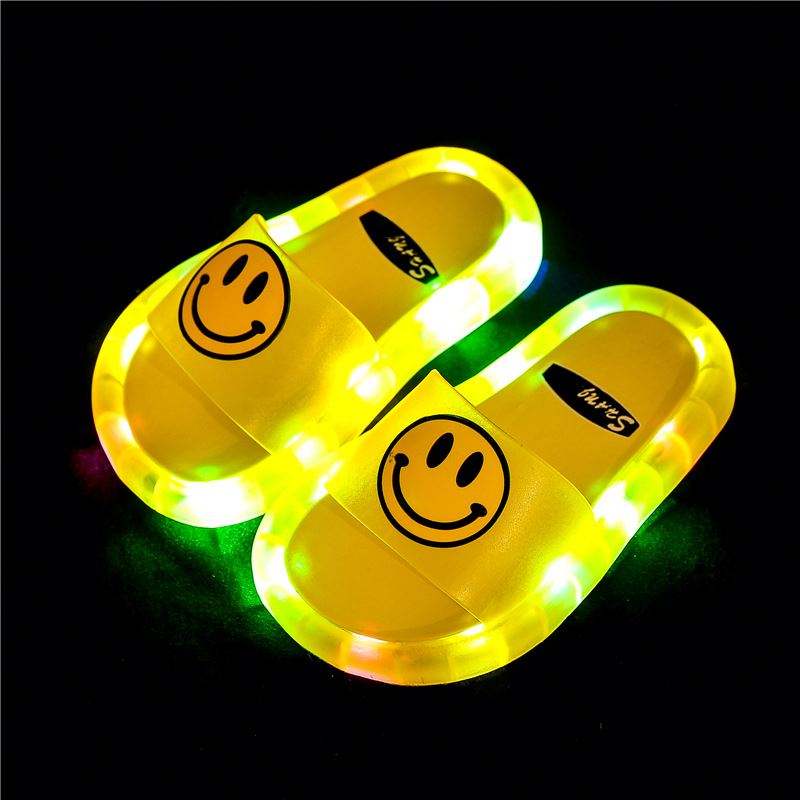 Kletshuts™ GlowSlippers 1+1 FREE: LED Slippers Color Changing Lights Glow Kids Slippers